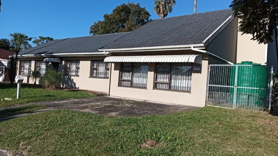4 Bedroom Property for Sale in Beacon Bay Eastern Cape